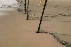 Нічний шторм в Одесі &quot;розбомбив&quot; узбережжя (відео) фото