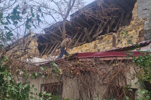В Одесі обвалилася стіна житлового будинку на вулиці Болгарська: мешканцям радять з'їхати фото 1