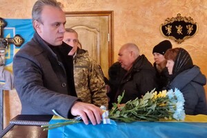 Погиб за несколько дней до 32-летия: в Одесской области простились с военным Эдуардом Пельтеком фото