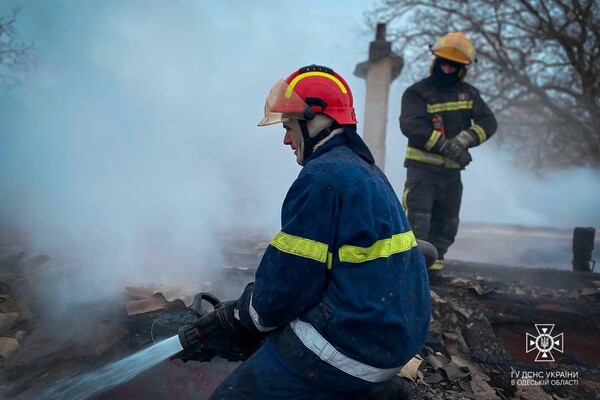В Одесской области горели жилой дом и аптека: пожарные спасли двух младенцев фото 1