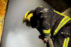 На Одещині горіли житловий будинок та аптека: пожежники врятували двох немовлят фото 7