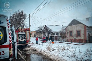 На Одещині горіли житловий будинок та аптека: пожежники врятували двох немовлят фото 10