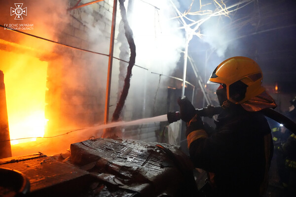 Ночью в Одесской области горел жилой дом: подробностифото 4