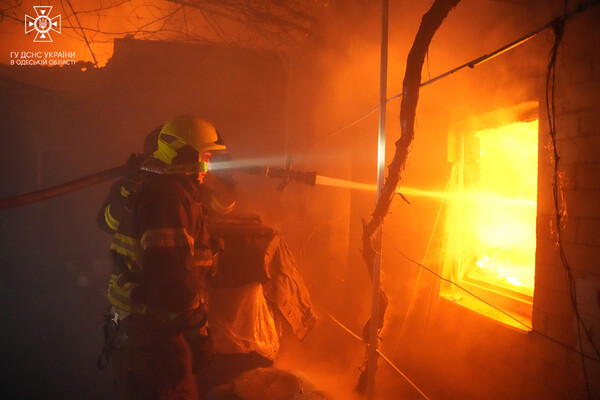 Ночью в Одесской области горел жилой дом: подробностифото 5