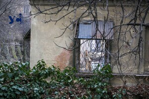 У центрі Одеси зносять будинок, який постраждав під час ракетного удару фото 5