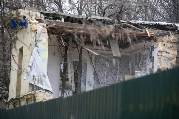 В центре Одессы сносят дом, пострадавший во время ракетного удара фото 6