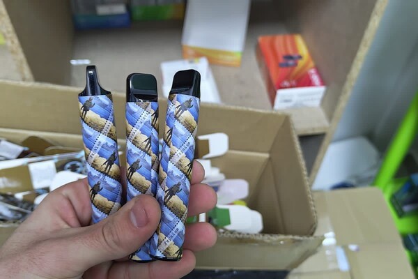 В Одесі знайшли склад безакцизних електронних сигарет на 10 мільйонів гривень фото