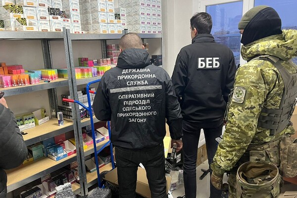 В Одесі знайшли склад безакцизних електронних сигарет на 10 мільйонів гривень фото 3
