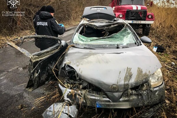 В Одесской области спасатели изъяли из воды автомобиль и двух погибших фото