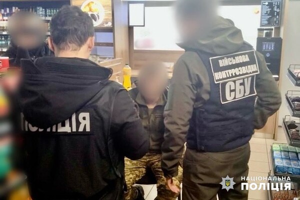 15 тысяч гривен или ротация на фронт: в Одессе заместитель командира военной части попался на взятке фото