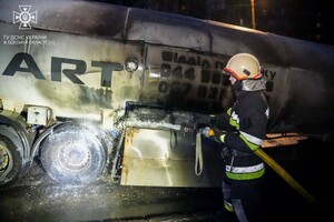 В Одессе горел и мог взорваться газовоз: подробности фото