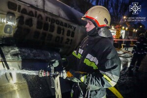 В Одессе горел и мог взорваться газовоз: подробности фото 2
