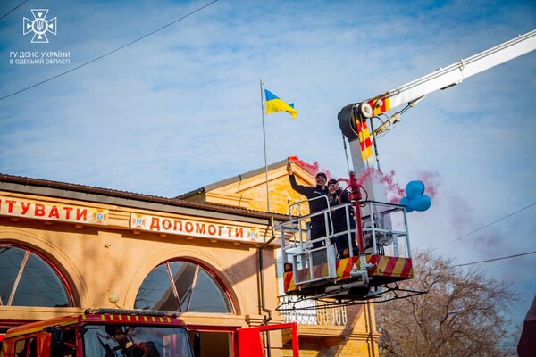 Одеські рятувальники влаштували тематичне ґендер-паті фото 1