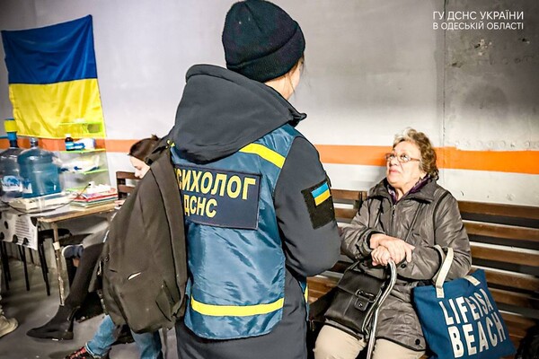В Одессе в результате ночной атаки повреждена одна из многоэтажек: видео и фото с места фото 3