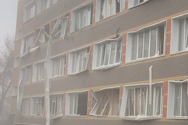 В Одессе в результате утренней атаки поврежден лицей и трехэтажный дом: фото и видео фото