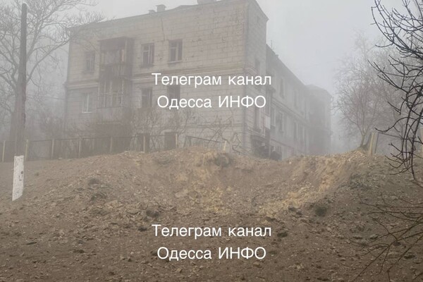В Одесі внаслідок ранкової атаки пошкоджено ліцей та триповерховий будинок: фото та відео фото 2