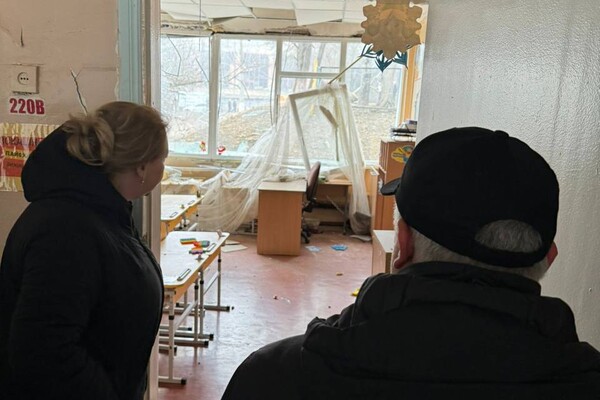 В Одессе в результате утренней атаки поврежден лицей и трехэтажный дом: фото и видео фото 5