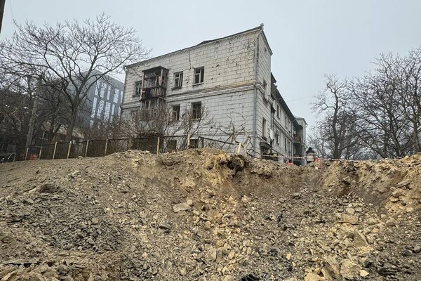 В Одессе в результате утренней атаки поврежден лицей и трехэтажный дом: фото и видео фото 8