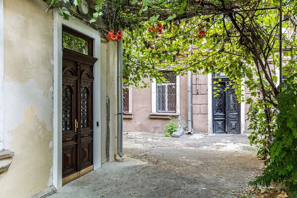 В Одессе отреставрировали еще одну старинную дверь фото 7