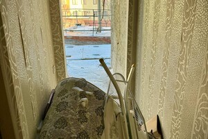 Будинок на вулиці Середній, що потрапив під російський обстріл, може обвалитися фото 4