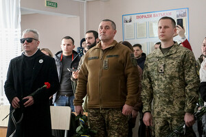 В одесском лицее открыли три мемориальные доски погибшим воинам: среди них Виталий Блажко фото 1