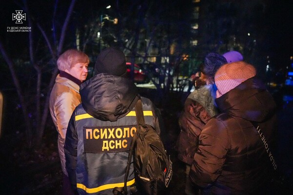 Ночная атака &quot;шахедами&quot; в Одессе: есть попадание в жилой дом, есть пострадавшие (обновлено) фото 14