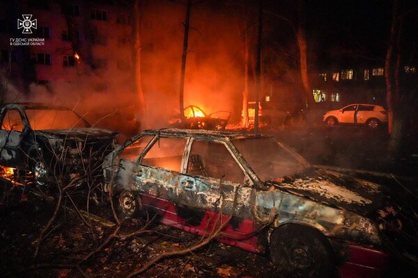 Ночная атака &quot;шахедами&quot; в Одессе: есть попадание в жилой дом, есть пострадавшие (обновлено) фото 26