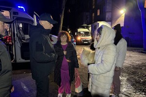 Нічна атака &quot;шахедами&quot; в Одесі: є потрапляння до житлового будинку, є постраждалі (оновлено) фото 28