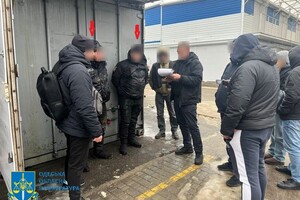 Два одесских полицейских собирали  поборы с предпринимателей &quot;7 километра&quot; фото