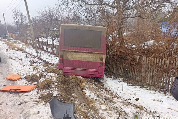 На Одещині легковик зіткнувся з рейсовим автобусом (оновлено) фото 3