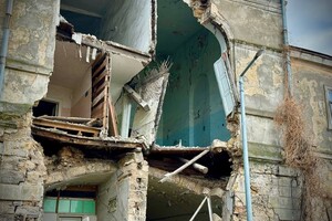 В Одесі обвалилася частина стіни корпусу інфекційної лікарні фото 1