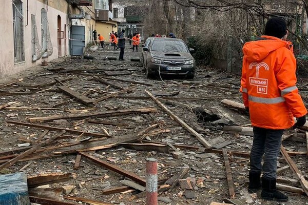 Атака &quot;шахедами&quot; по Одессе повредила 15 домов: где развернули оперативные штабы для помощи (обновлено) фото 4