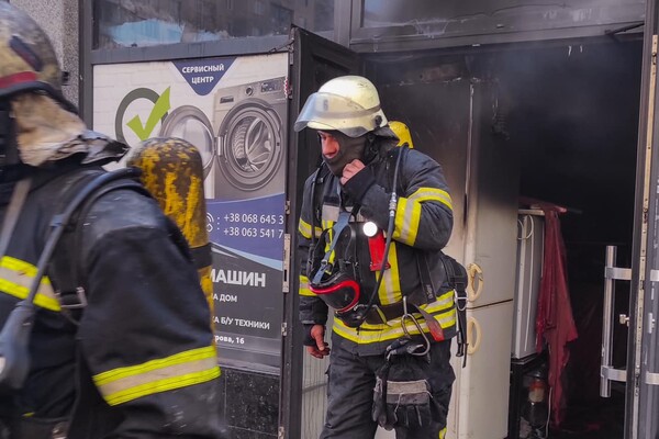 В Киевском районе Одессы вспыхнул пожар в торговом павильоне: подробности фото 1