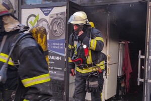 У Київському районі Одеси спалахнула пожежа в торгівельному павільйоні: подробиці фото 1