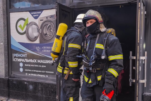 У Київському районі Одеси спалахнула пожежа в торгівельному павільйоні: подробиці фото 4