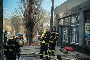 У Київському районі Одеси спалахнула пожежа в торгівельному павільйоні: подробиці фото 5