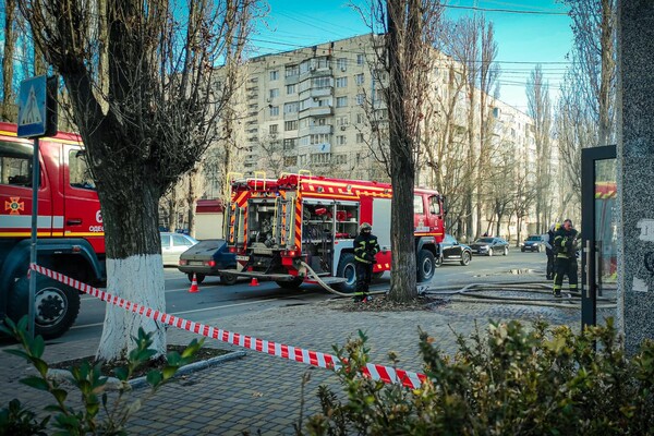 У Київському районі Одеси спалахнула пожежа в торгівельному павільйоні: подробиці фото 7