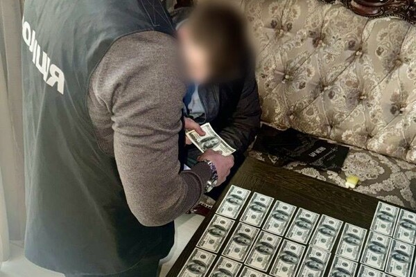 В Одессе прямо в ресторане задержали депутата райсовета, который взял взятку (видео) фото