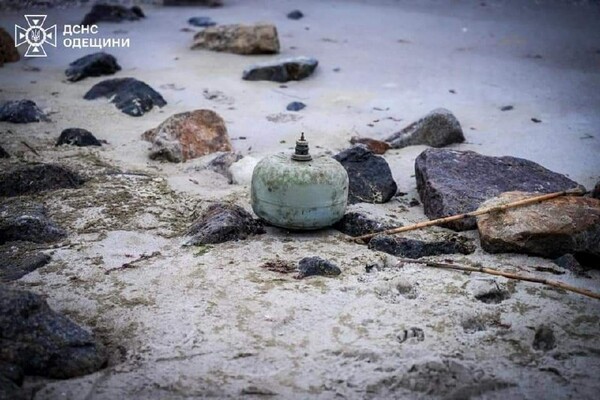 На одесском пляже уничтожили мину: видео подрыва фото 2