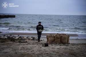 На одесском пляже уничтожили мину: видео подрыва фото 6