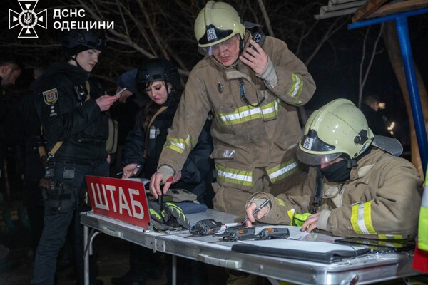 РФ атакувала Одесу БпЛА: є загиблі, під завалами люди (оновлюється) фото 7