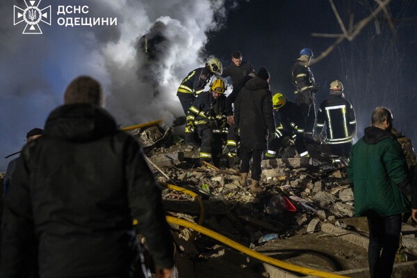 РФ атаковала Одессу БпЛА: есть погибшие, под завалами люди (обновляется) фото 15