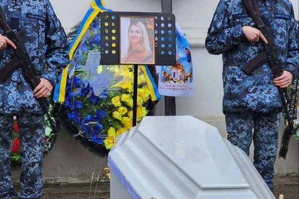 В Одессе попрощались с семьей военных, погибшей в результате атаки 2 марта фото 2
