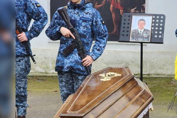 В Одессе попрощались с семьей военных, погибшей в результате атаки 2 марта фото 3