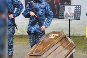 В Одессе попрощались с семьей военных, погибшей в результате атаки 2 марта фото 3
