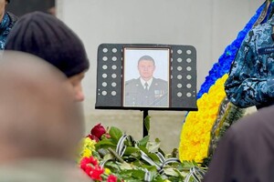 В Одессе попрощались с семьей военных, погибшей в результате атаки 2 марта фото 5