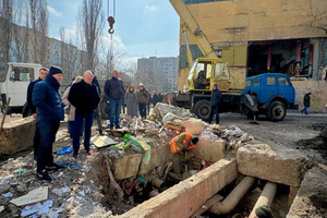 Одесситов просят не подходить к местам разбора завалов по проспекте Добровольского фото 11