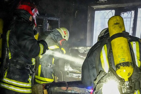 На Героїв Крут у пожежі серйозно постраждали двоє людей фото 3