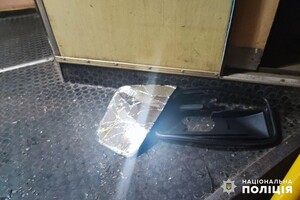 В трамвае пьяный хулиган напал на женщину-водителя и избил ее фото 1