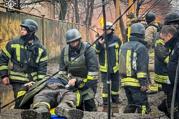 Из-за удара баллистикой по Одессе погибли 16 человек, 74 пострадали: 16 марта объявили Днем траура (обновлено) фото 12